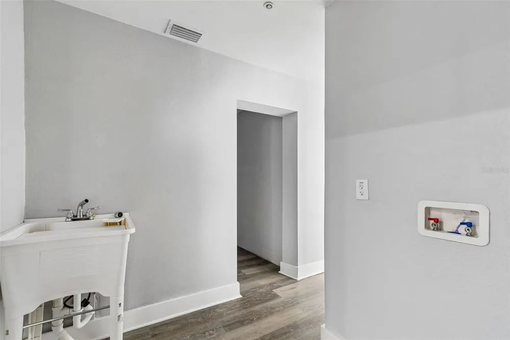 3901 W PLATT STREET Tampa, FL 33609
