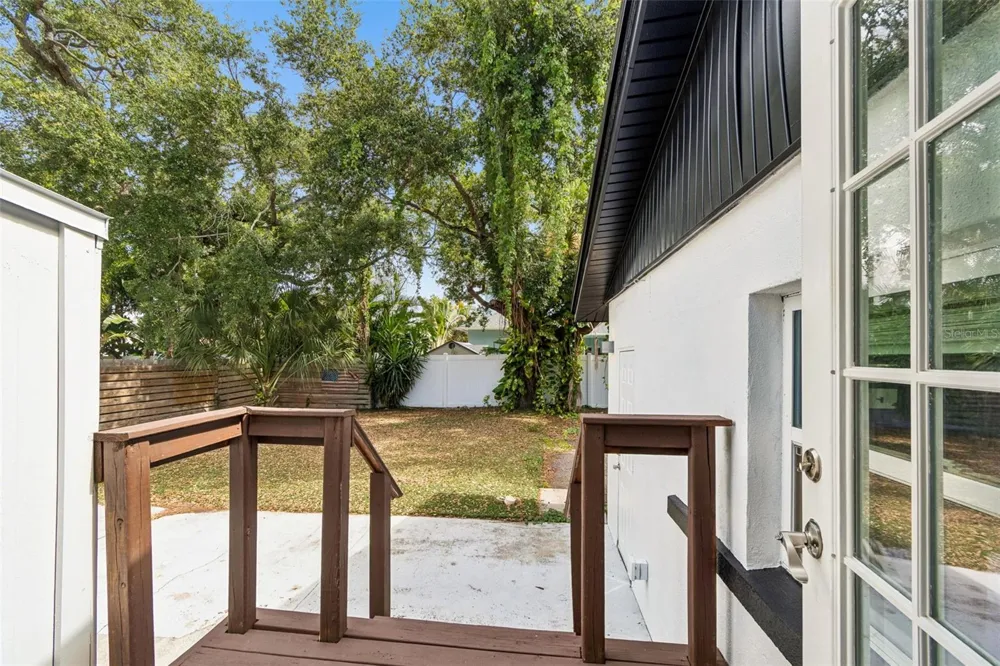 3901 W PLATT STREET Tampa, FL 33609