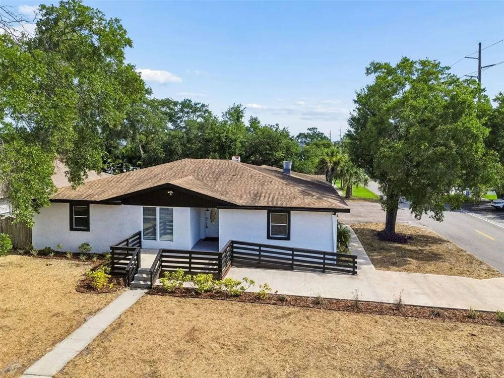 3901 W PLATT STREET Tampa, FL 33609