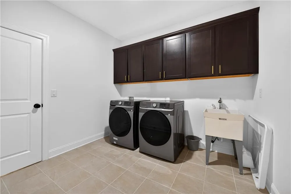 512 Cedar Crest Circle Woodstock, GA 30188