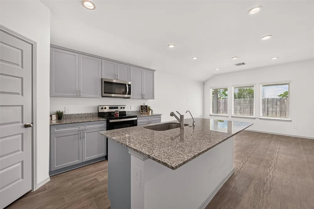 1143 Buffalograss Trail Sealy, TX 77474