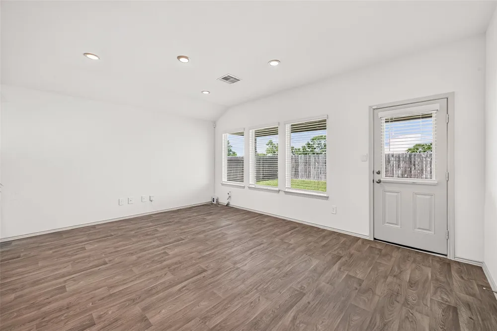 1143 Buffalograss Trail Sealy, TX 77474