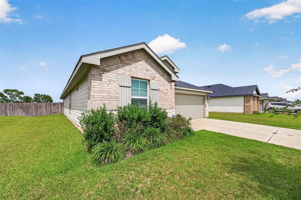 1143 Buffalograss Trail Sealy, TX 77474