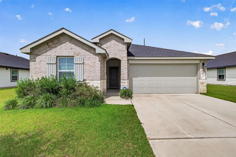 1143 Buffalograss Trail Sealy, TX 77474