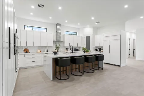 360 Holly Ln