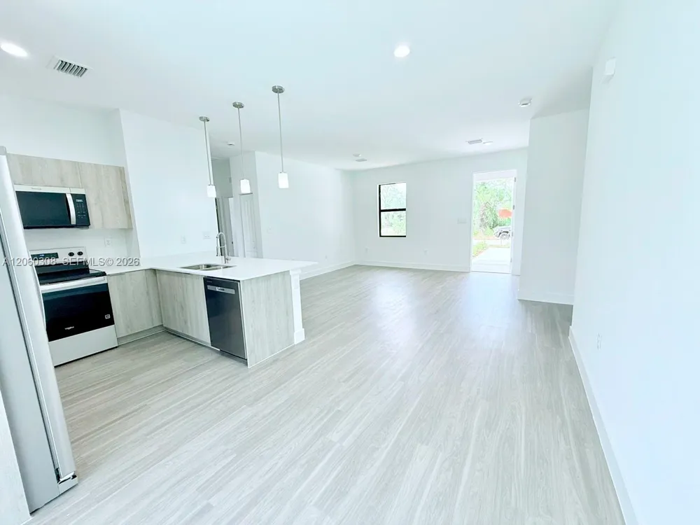 1048 Jay Ct La Belle, FL 33935
