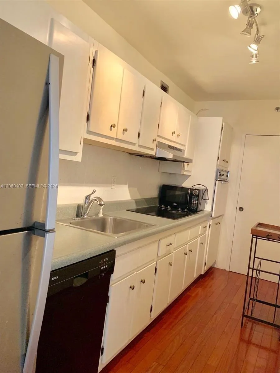 100 Lincoln Rd #427 Miami Beach, FL 33139
