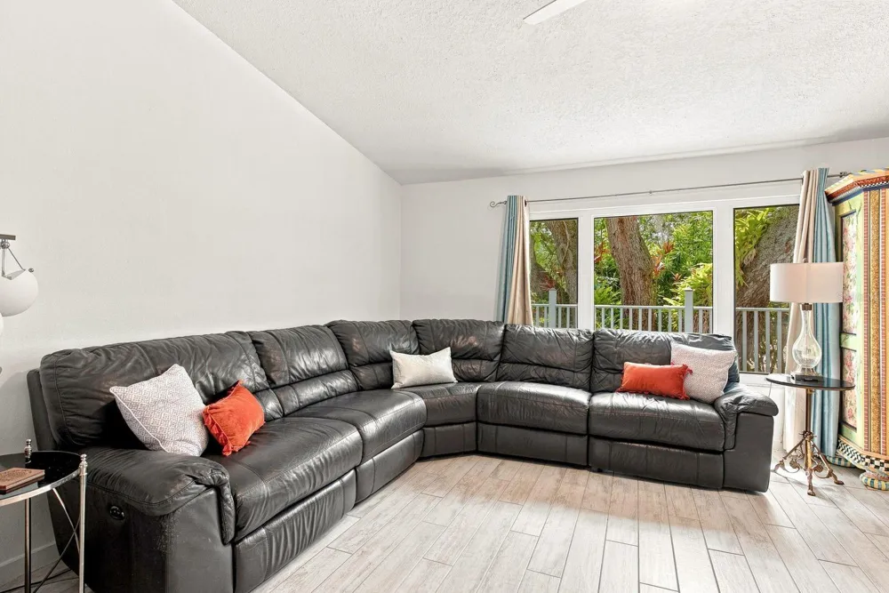 1111 CARLTON ROAD Tarpon Springs, FL 34689