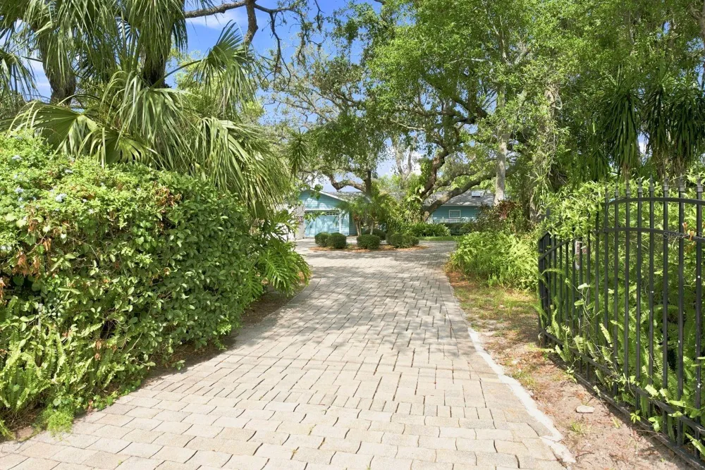 1111 CARLTON ROAD Tarpon Springs, FL 34689