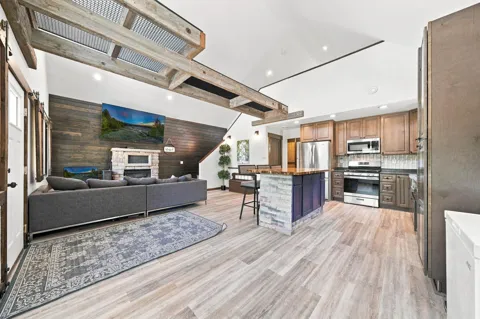 6685 Fairfax Way