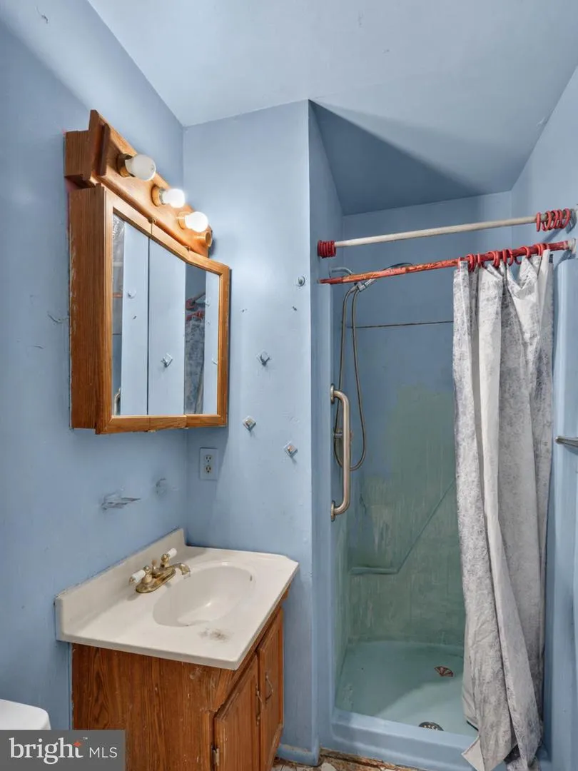 1915 VALLEY TERRACE SE Washington, DC 20032