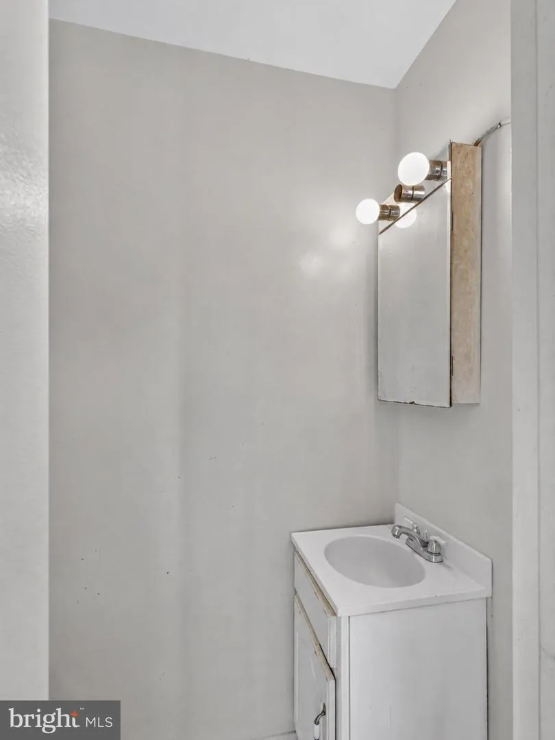 1915 VALLEY TERRACE SE Washington, DC 20032