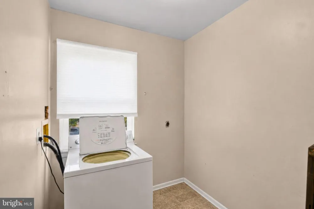1915 VALLEY TERRACE SE Washington, DC 20032