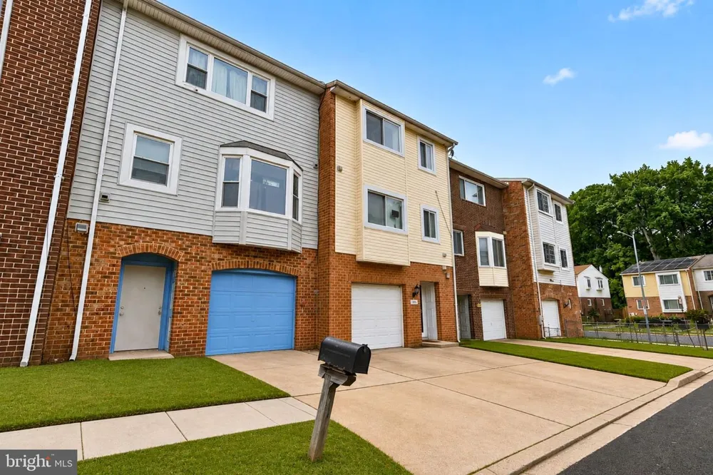 1915 VALLEY TERRACE SE Washington, DC 20032