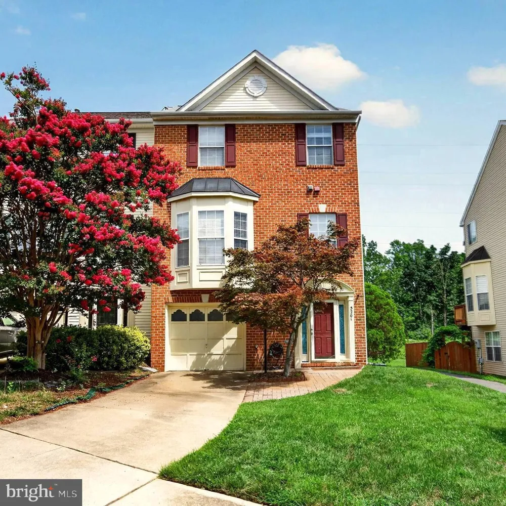 5201 BALLYCASTLE CIRCLE Alexandria, VA 22315