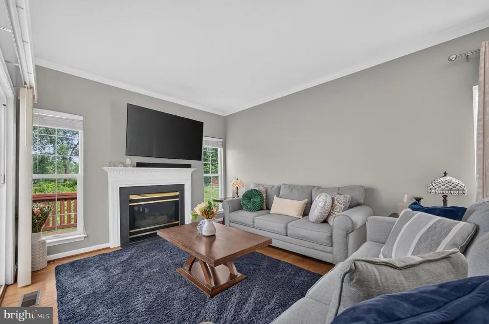 5201 BALLYCASTLE CIRCLE Alexandria, VA 22315