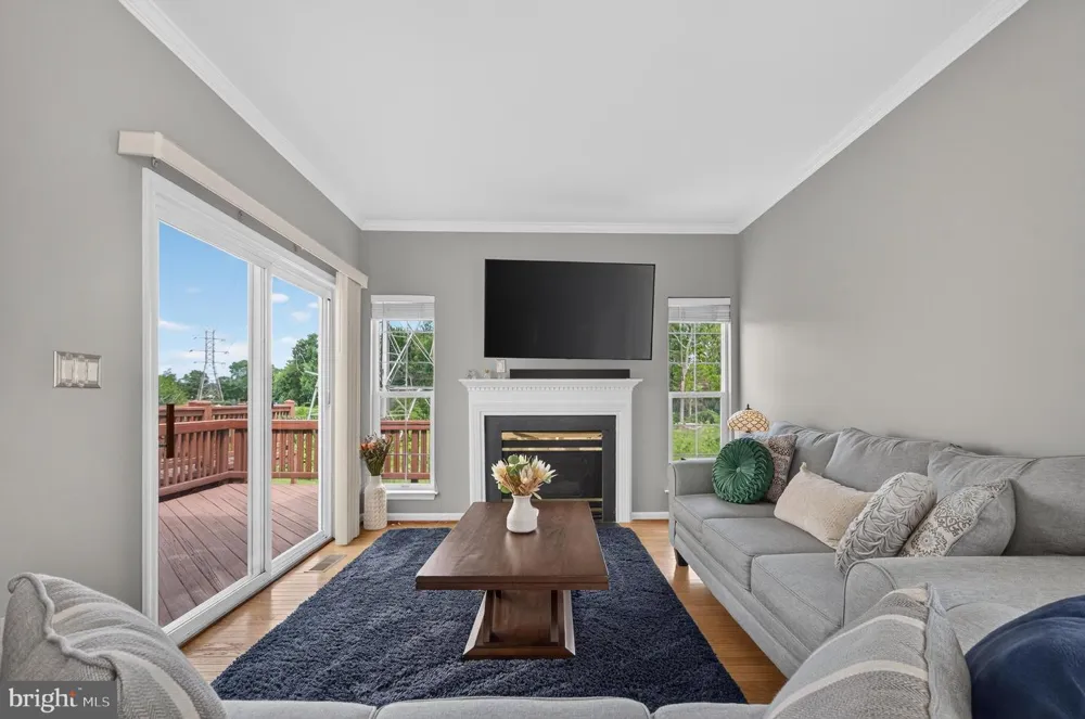 5201 BALLYCASTLE CIRCLE Alexandria, VA 22315