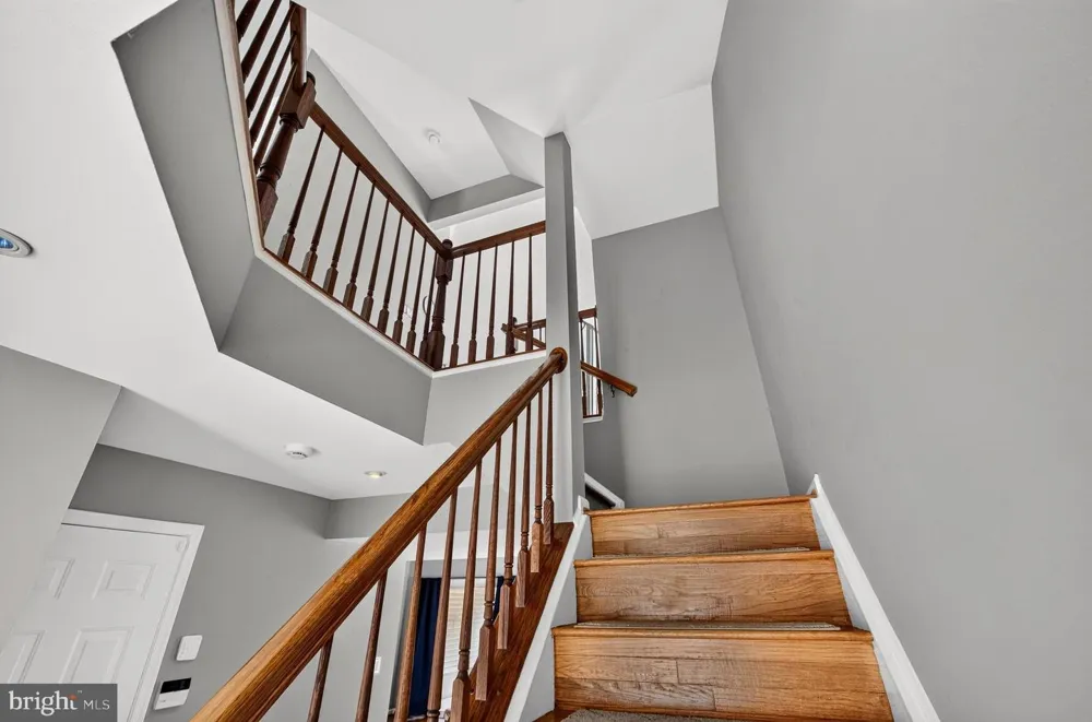5201 BALLYCASTLE CIRCLE Alexandria, VA 22315