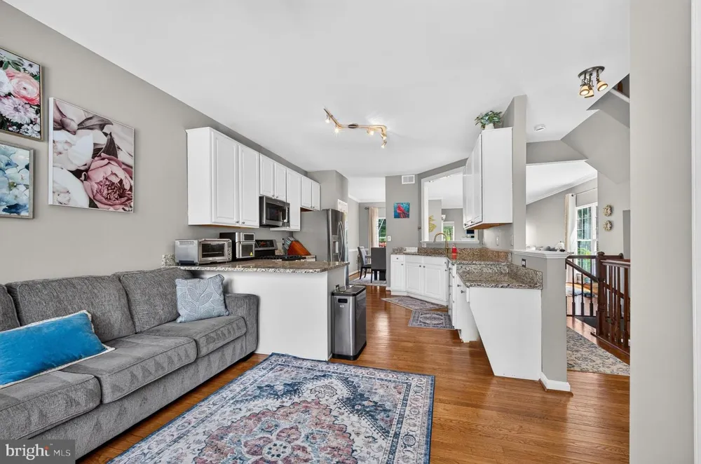 5201 BALLYCASTLE CIRCLE Alexandria, VA 22315