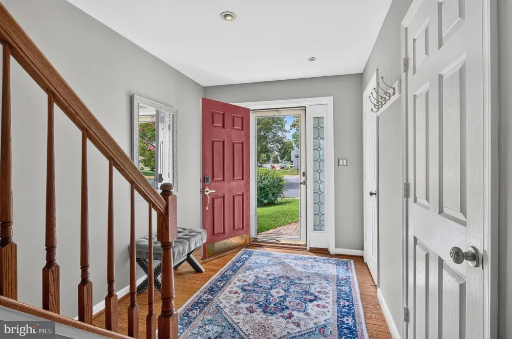 5201 BALLYCASTLE CIRCLE Alexandria, VA 22315