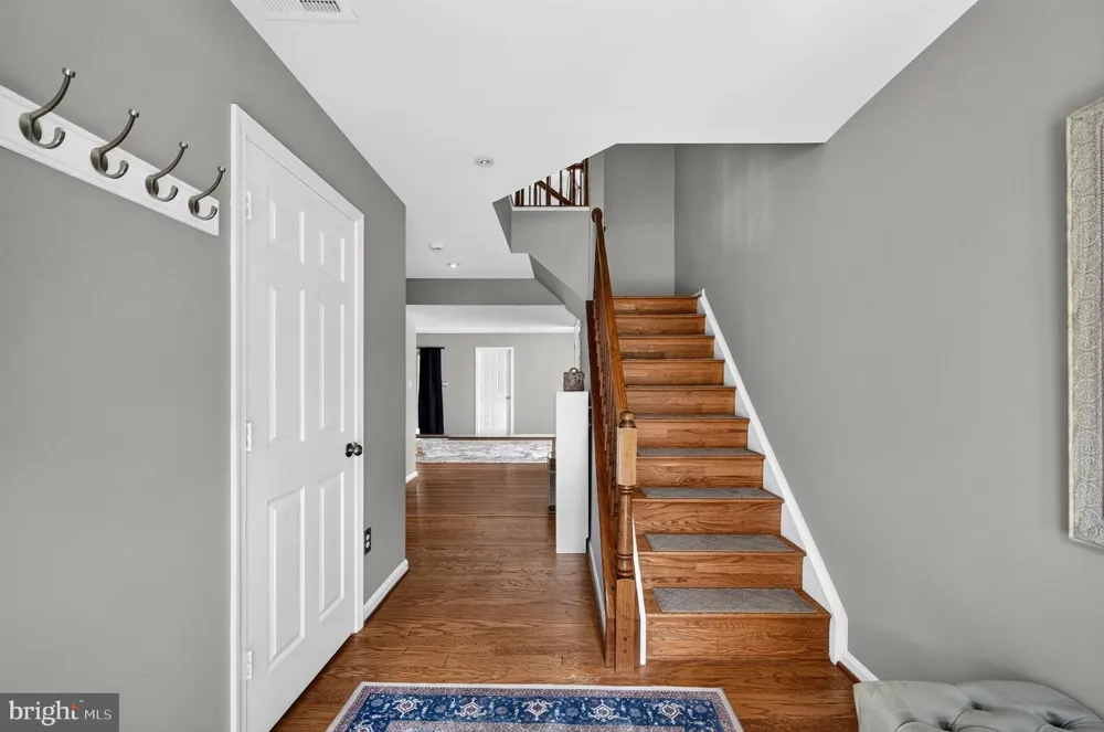 5201 BALLYCASTLE CIRCLE Alexandria, VA 22315