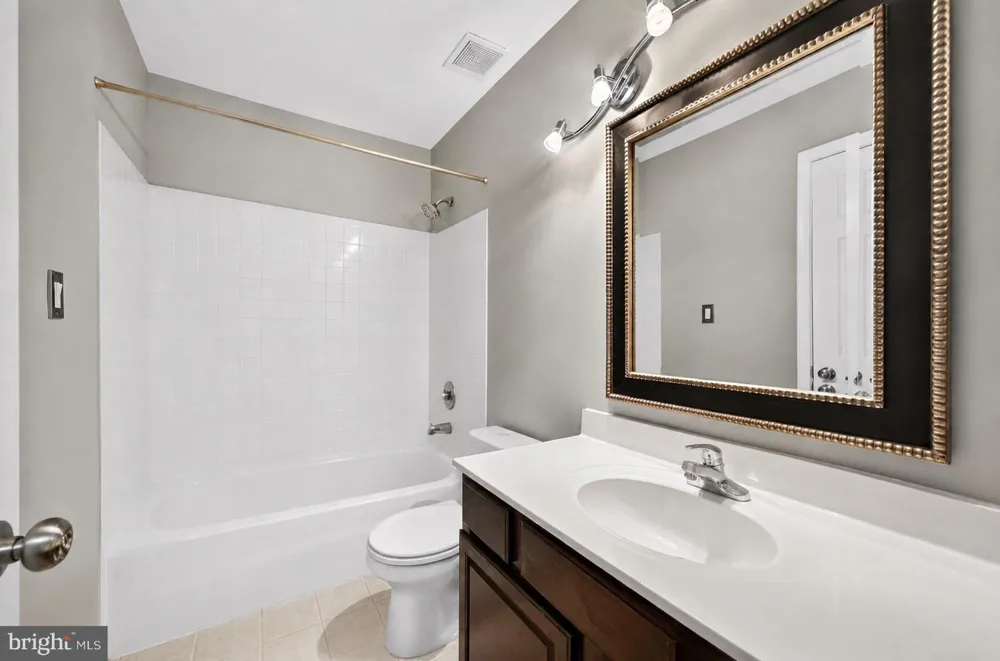 5201 BALLYCASTLE CIRCLE Alexandria, VA 22315
