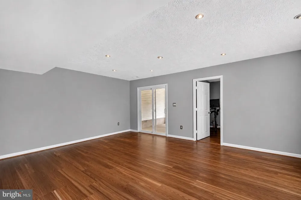 5201 BALLYCASTLE CIRCLE Alexandria, VA 22315