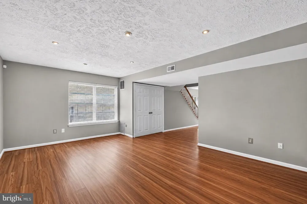 5201 BALLYCASTLE CIRCLE Alexandria, VA 22315