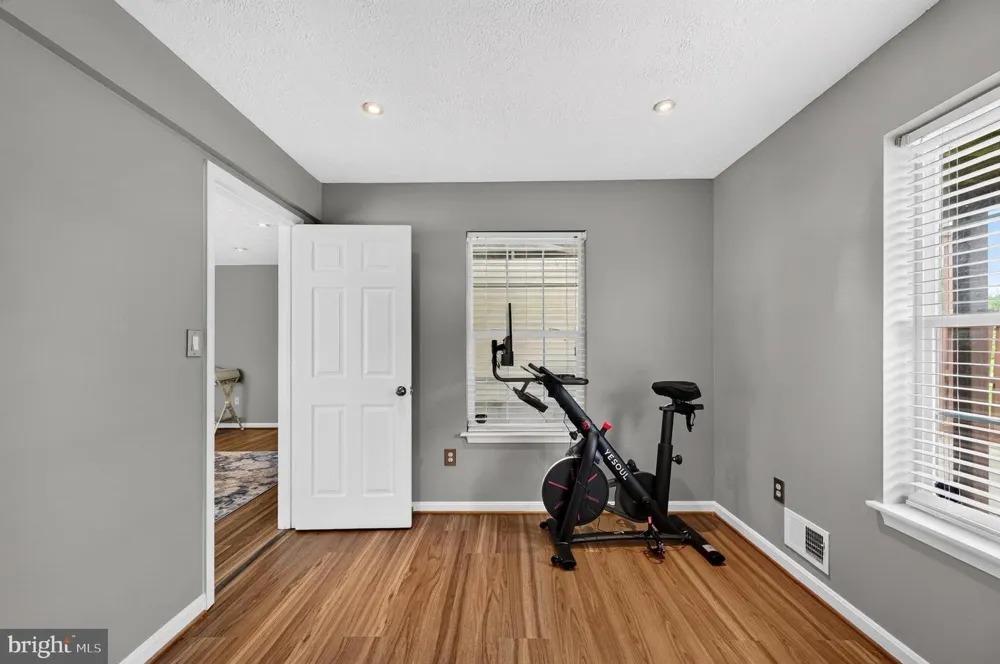 5201 BALLYCASTLE CIRCLE Alexandria, VA 22315