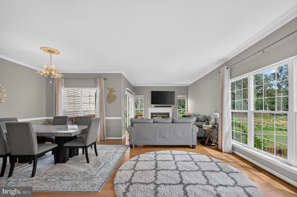 5201 BALLYCASTLE CIRCLE Alexandria, VA 22315