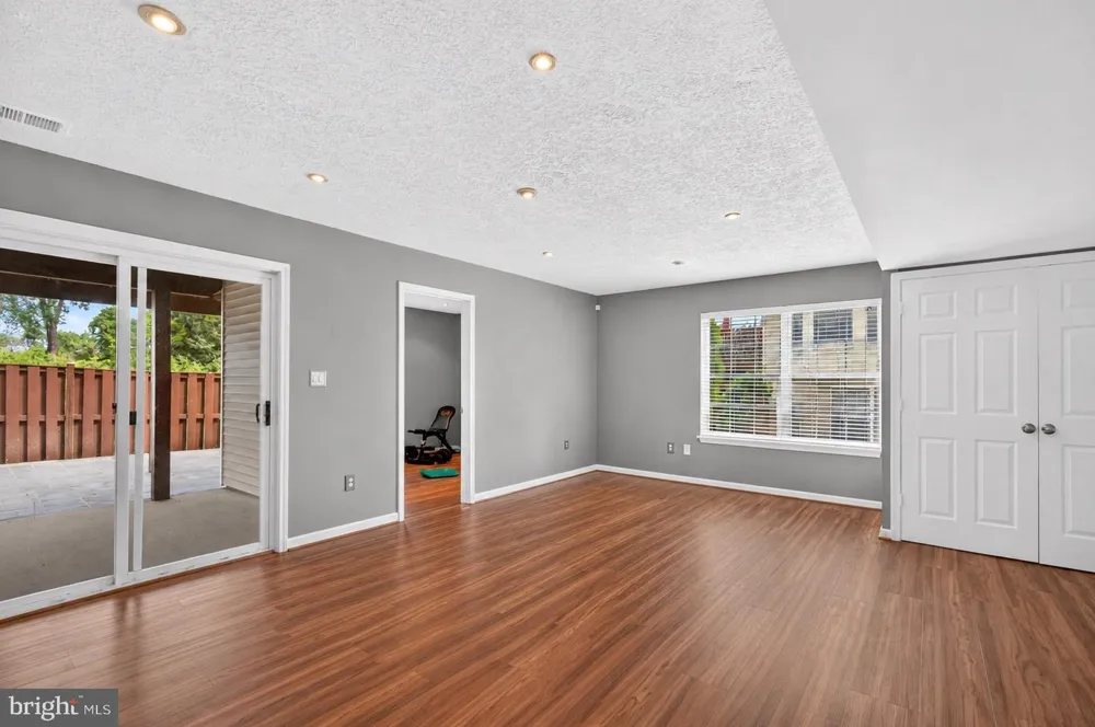 5201 BALLYCASTLE CIRCLE Alexandria, VA 22315