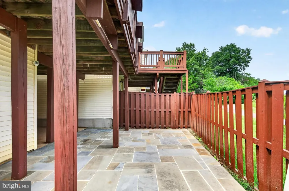 5201 BALLYCASTLE CIRCLE Alexandria, VA 22315