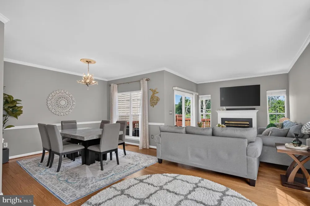 5201 BALLYCASTLE CIRCLE Alexandria, VA 22315