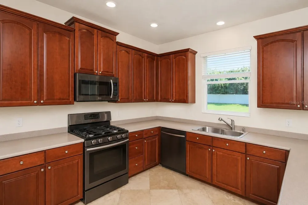 6945 74TH STREET CIRCLE E Bradenton, FL 34203