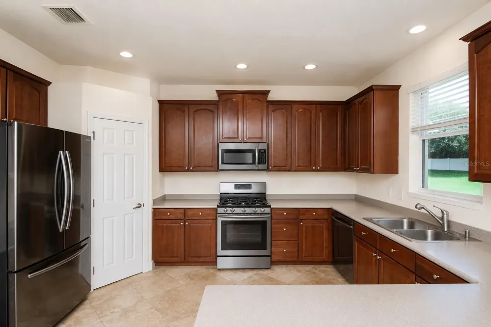 6945 74TH STREET CIRCLE E Bradenton, FL 34203
