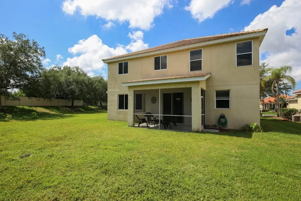 6945 74TH STREET CIRCLE E Bradenton, FL 34203