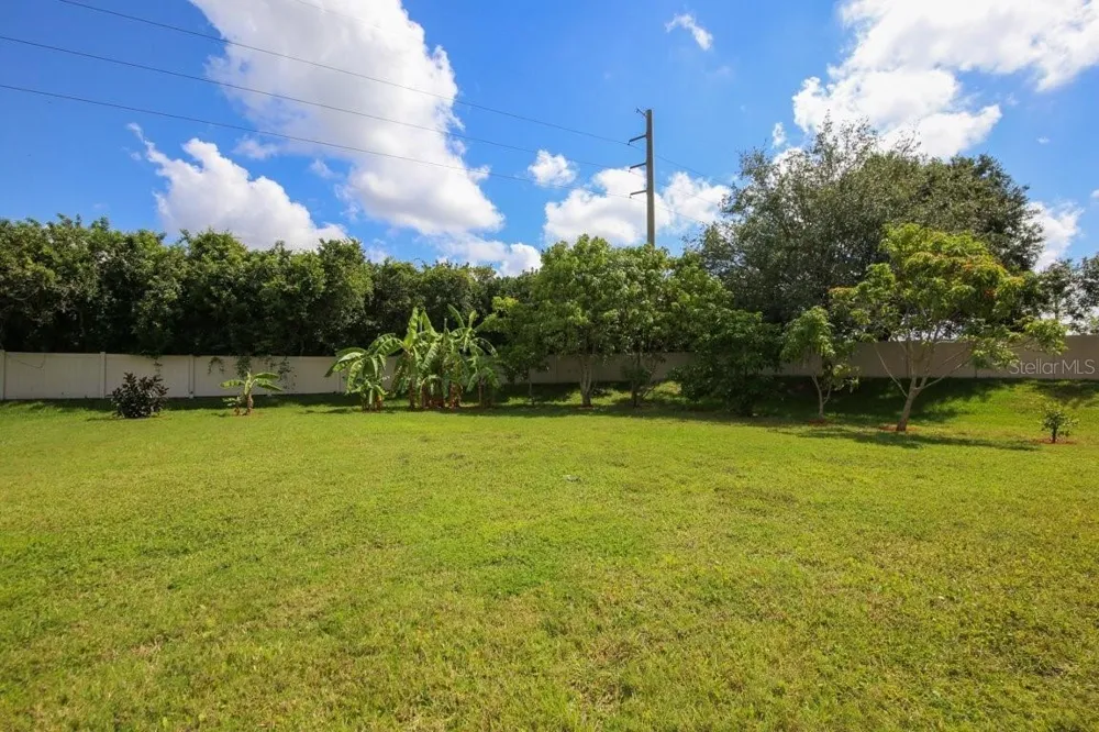 6945 74TH STREET CIRCLE E Bradenton, FL 34203