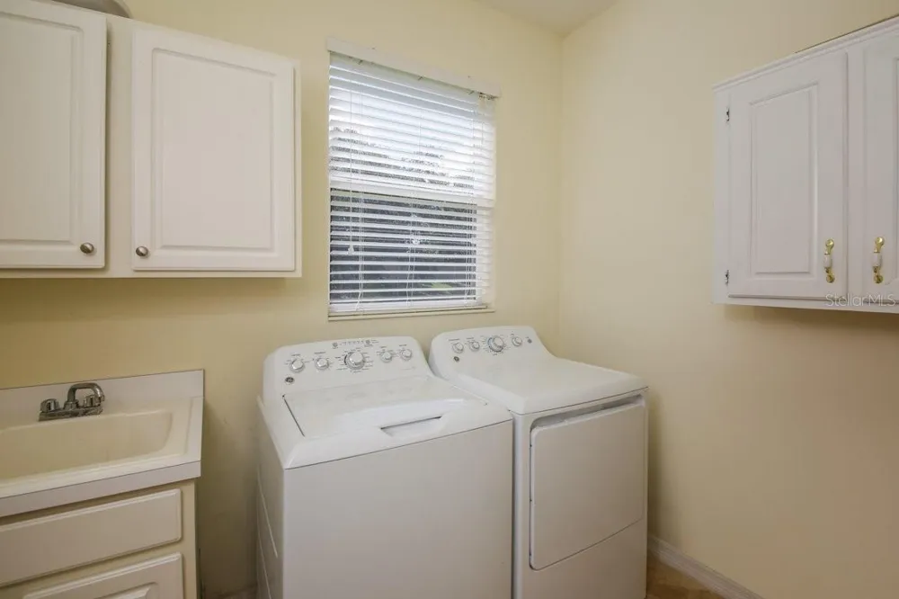 6945 74TH STREET CIRCLE E Bradenton, FL 34203