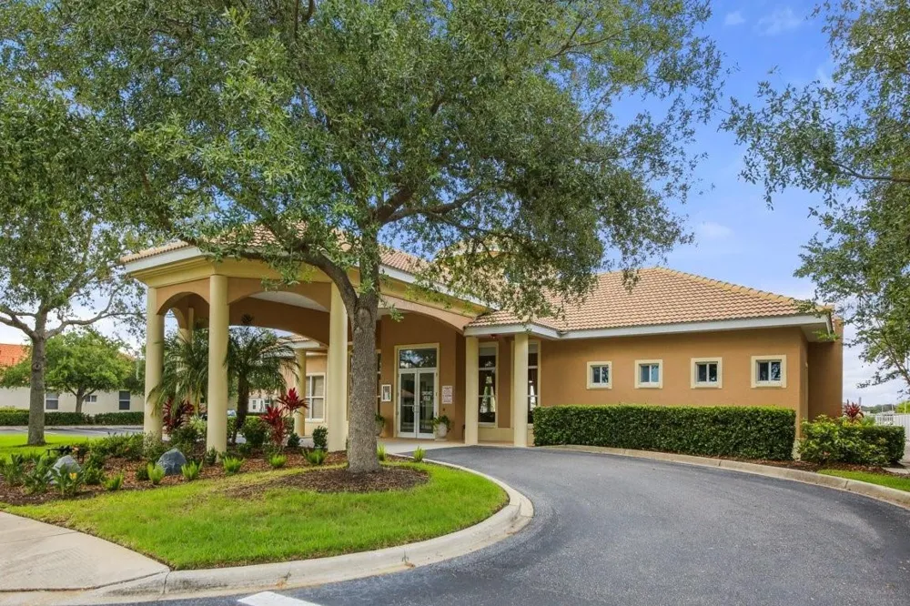 6945 74TH STREET CIRCLE E Bradenton, FL 34203