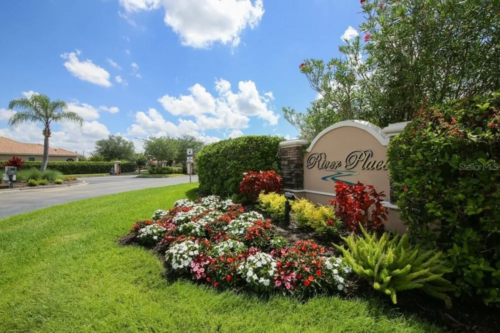 6945 74TH STREET CIRCLE E Bradenton, FL 34203