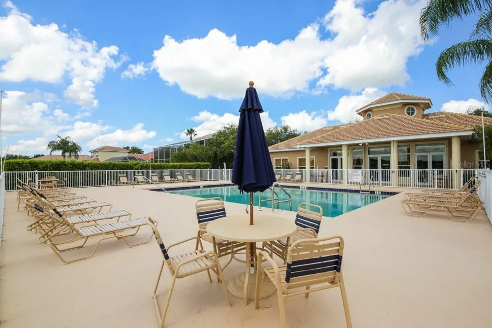 6945 74TH STREET CIRCLE E Bradenton, FL 34203