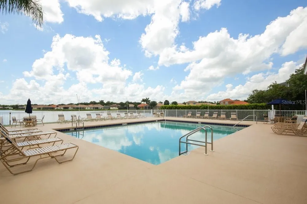 6945 74TH STREET CIRCLE E Bradenton, FL 34203