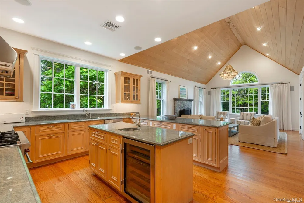 5 Anthony Lane Quogue, NY 11959