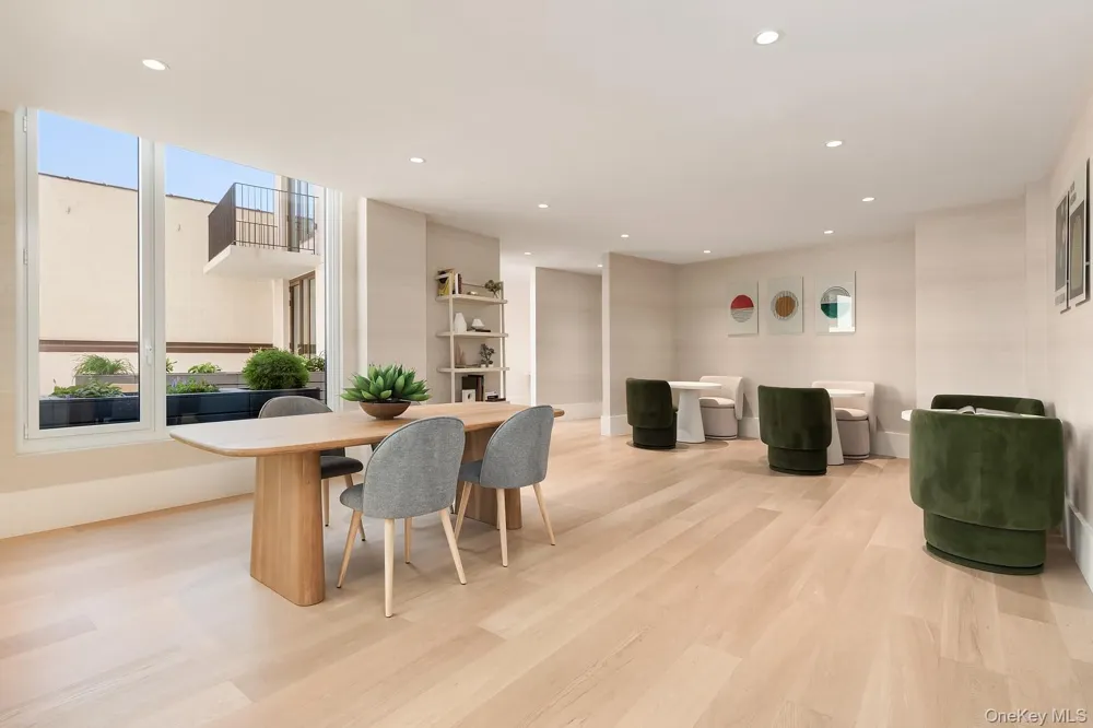 30-55 Vernon Boulevard #9I Astoria, NY 11102