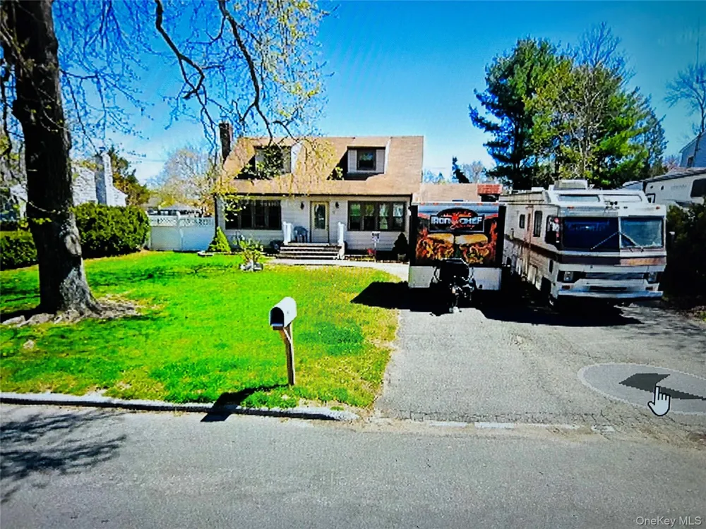 15 Orchid Lane Commack, NY 11725