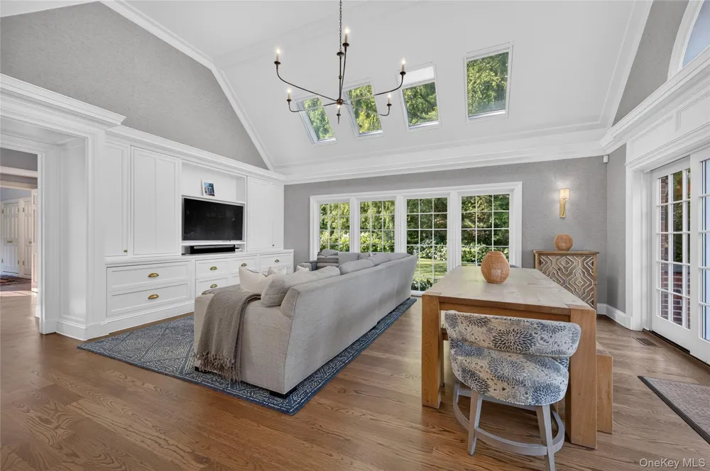2 Lands End Road Locust Valley, NY 11560