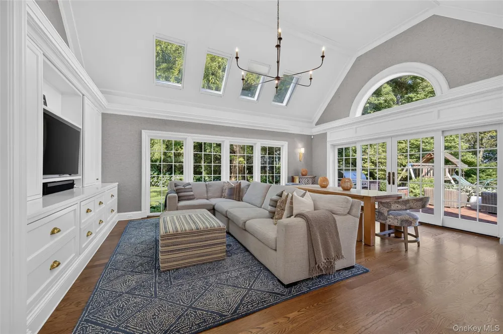 2 Lands End Road Locust Valley, NY 11560