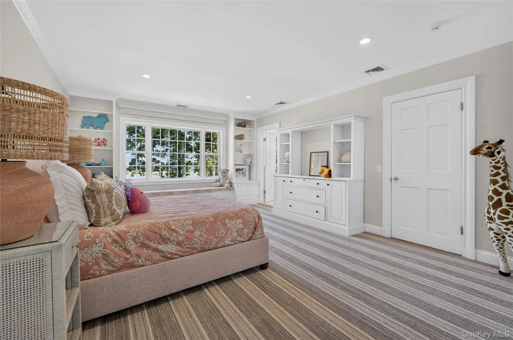2 Lands End Road Locust Valley, NY 11560