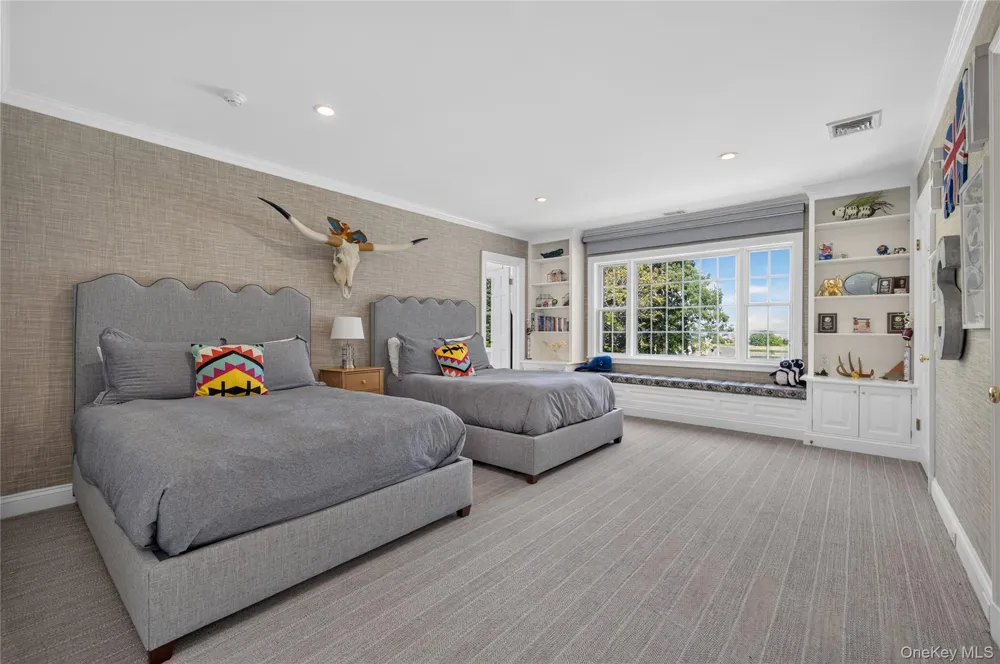 2 Lands End Road Locust Valley, NY 11560