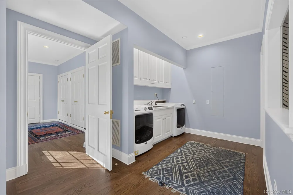 2 Lands End Road Locust Valley, NY 11560